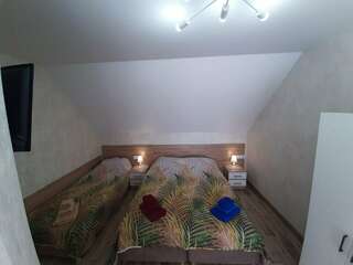 Гостиница Купидон Феодосия Мансарда. Семейный 3-местный с балконом-5