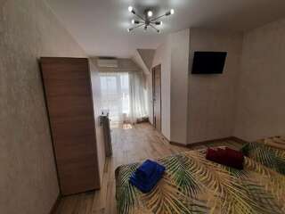 Гостиница Купидон Феодосия Мансарда. Семейный 3-местный с балконом-6