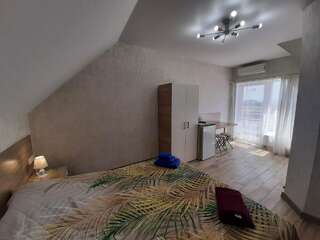 Гостиница Купидон Феодосия Мансарда. Семейный 3-местный с балконом-8