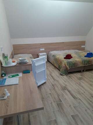 Гостиница Купидон Феодосия Мансарда. Семейный 3-местный с балконом-2